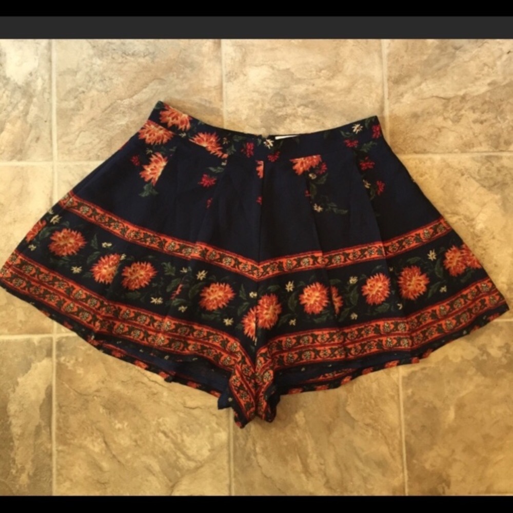 SALE
 L'atiste Amy Dressy Floral Pattern ShortsA35